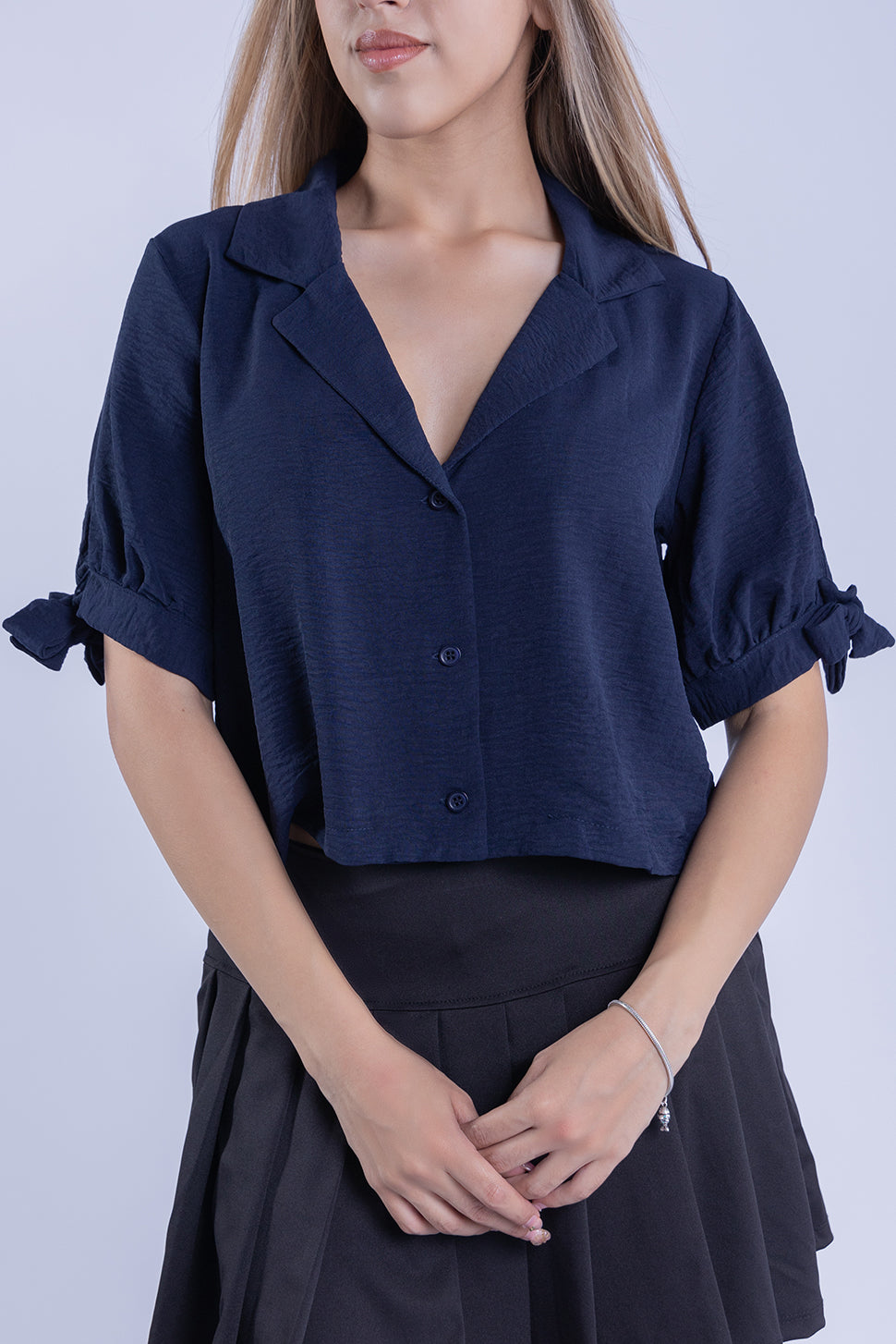 Blusa abotonada con manga plisada