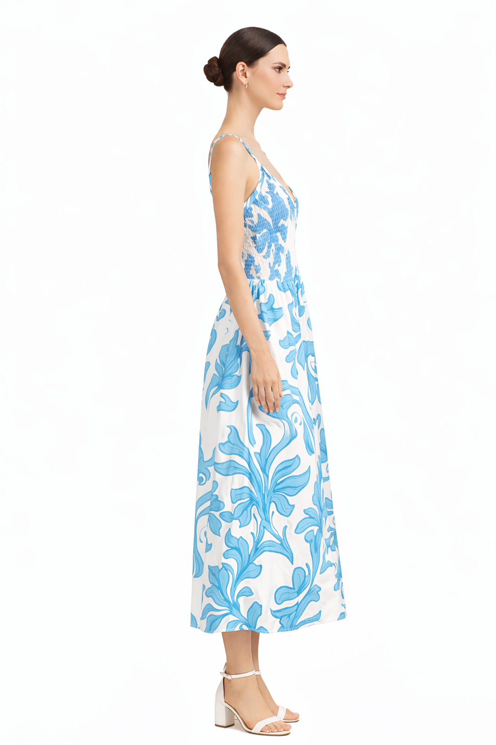 Vestido de tirantes con elástico en pecho decoración de flores
