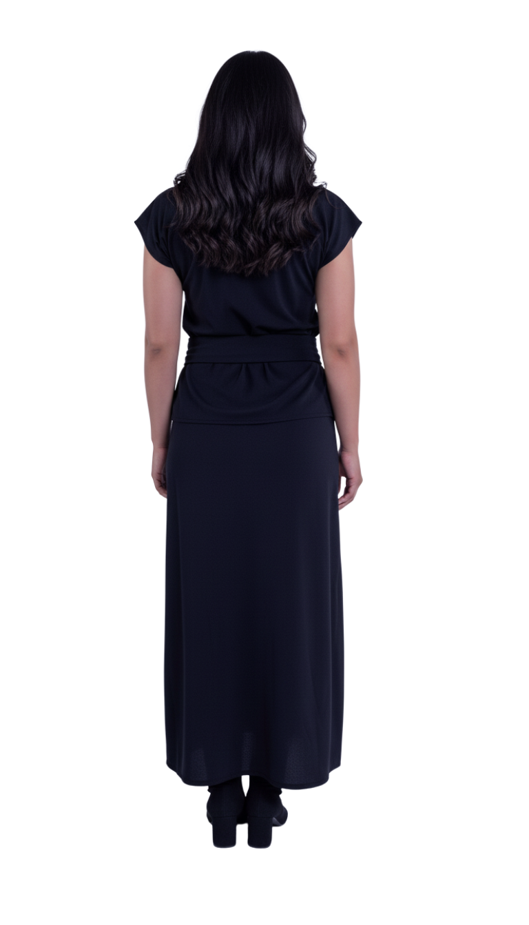 Conjunto negro de blusa con detalle en cintura y falda