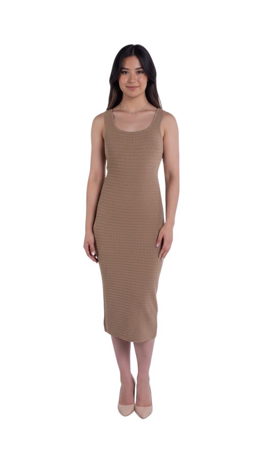 Vestido tejido de tirantes entallado a la pantorrilla