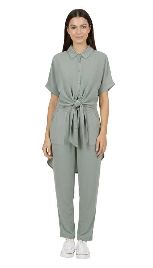 Conjunto de dos piezas de blusa con cola y pantalón