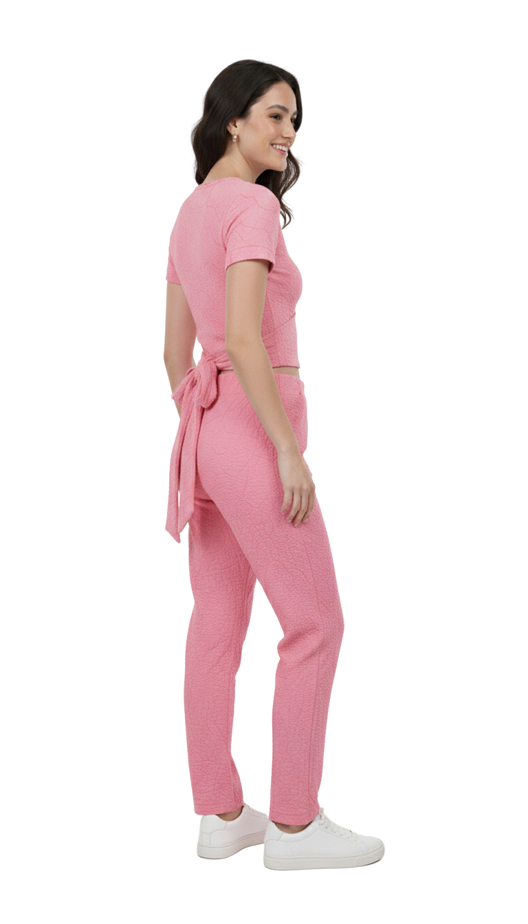 Conjunto rosa de blusa con amarre en espalda y pantalón