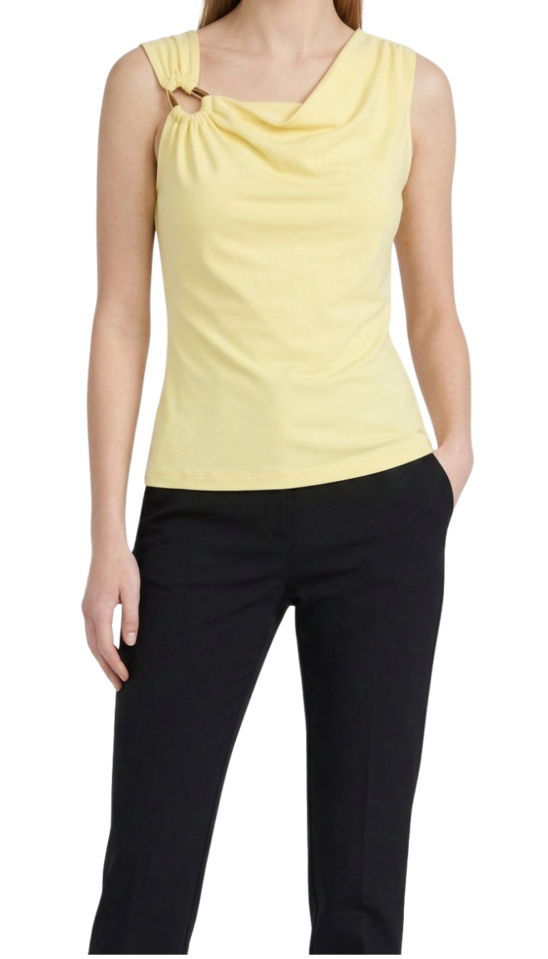 Blusa amarilla con detalle de aro de metal em hombro