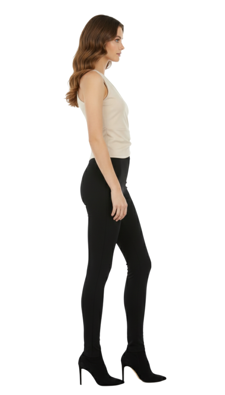 Blusa beige de un solo tirante con metal decorativo