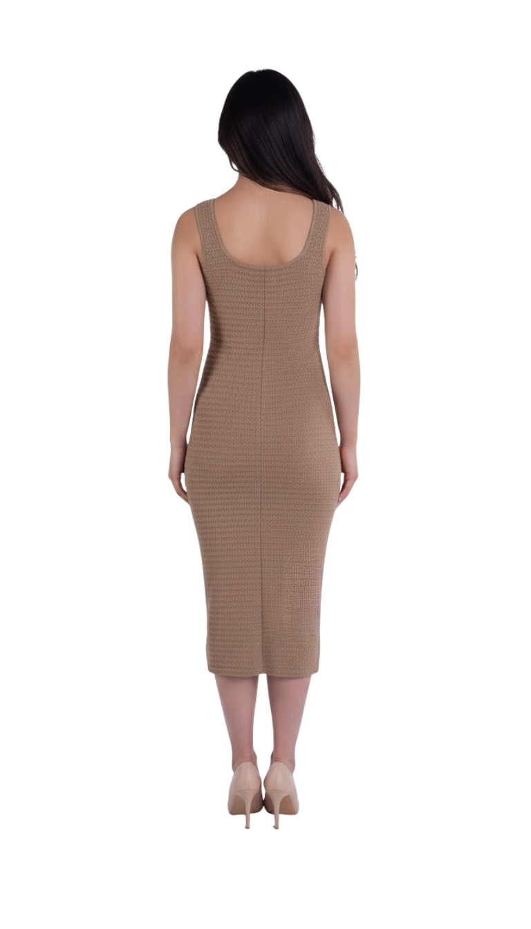 Vestido tejido de tirantes entallado a la pantorrilla