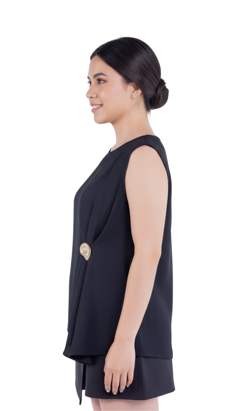 Blusa negra tipo mesh con detalle lateral metálico