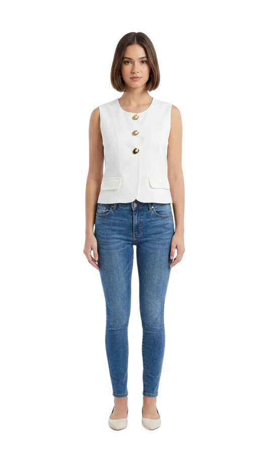 Chaleco blanco con botones de metal