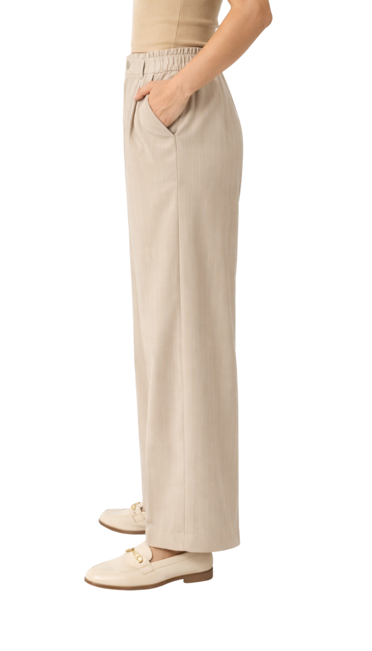 Pantalon beige de rayas con pinzas al frente