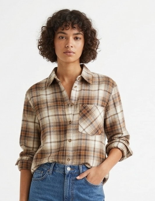 Blusa abotonada de mezclilla cafe con cuadros