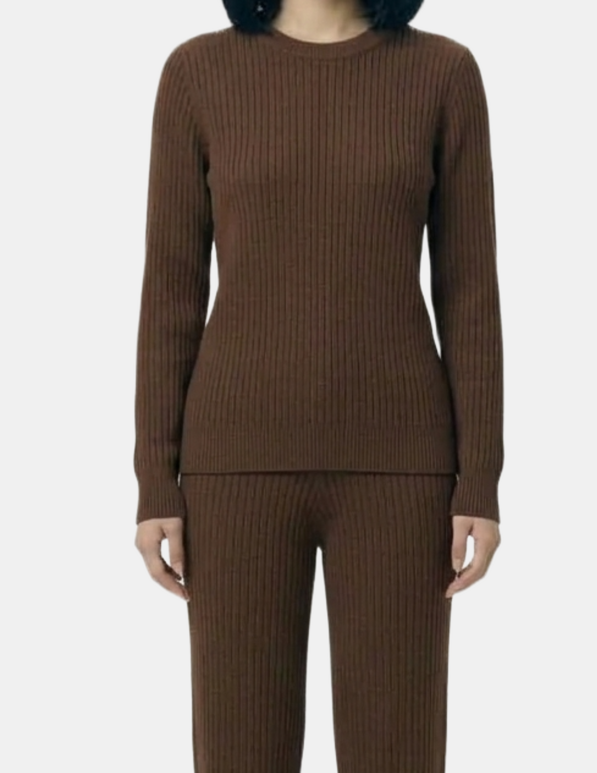 Conjunto cafe con suéter acanalado cuello redondo y pantalonera