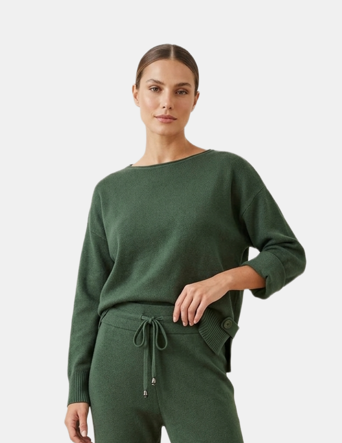 Conjunto verde; Suéter con detalles laterales en cintura y pantalonera con ajuste en cintura