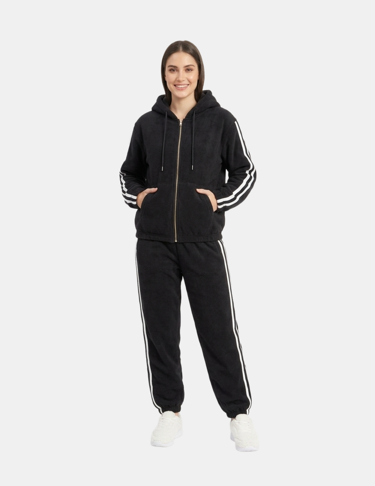 Conjunto negro deportivo con franjas