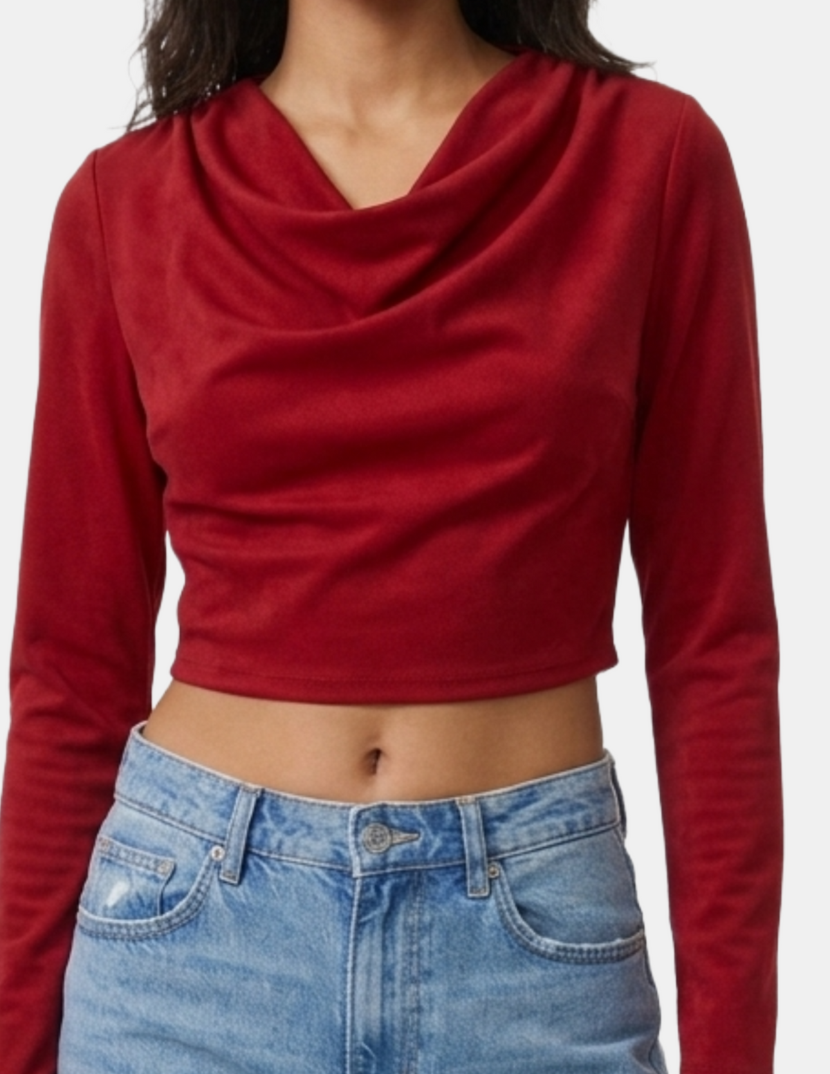 Crop top rojo con cuello holgado tela satinada