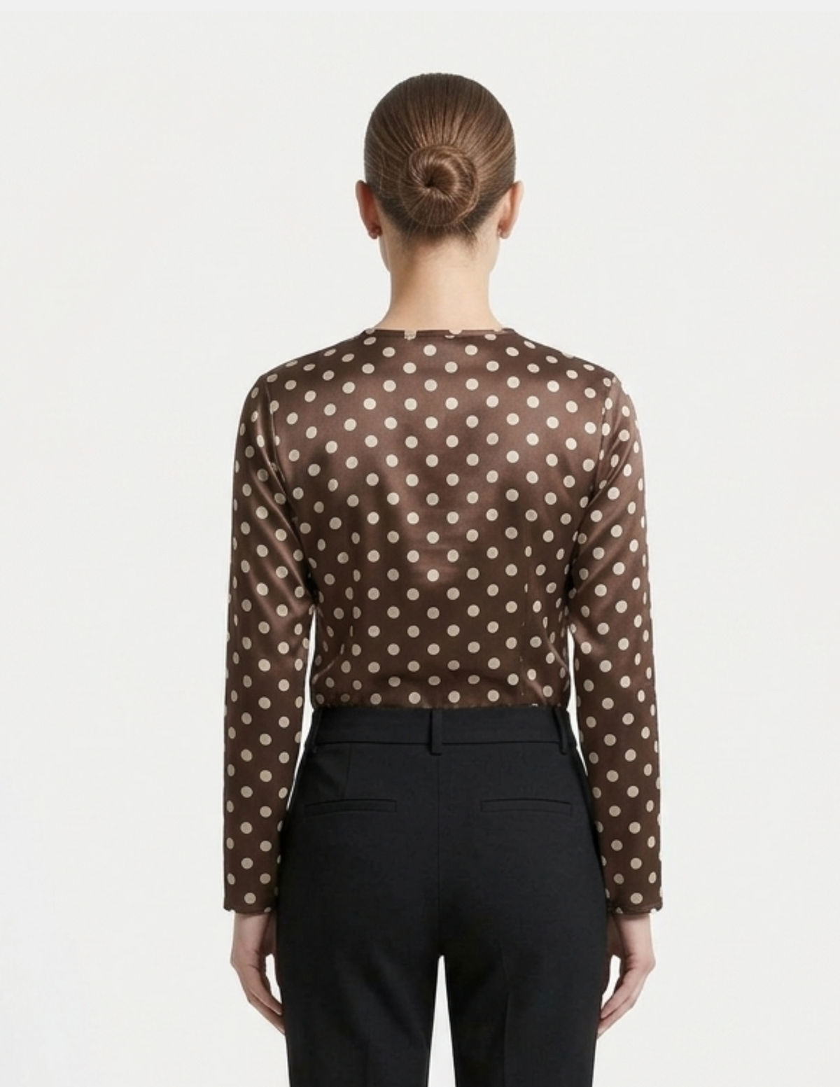 Blusa cafe con puntos beige ligeramente satinada