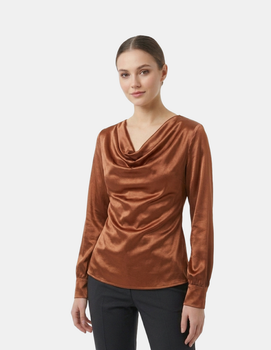 Blusa satinada caffe manga larga con cuello holgado