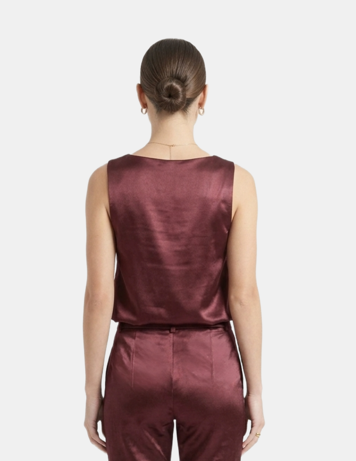 Conjunto guinda de blusa y pantalón satinado