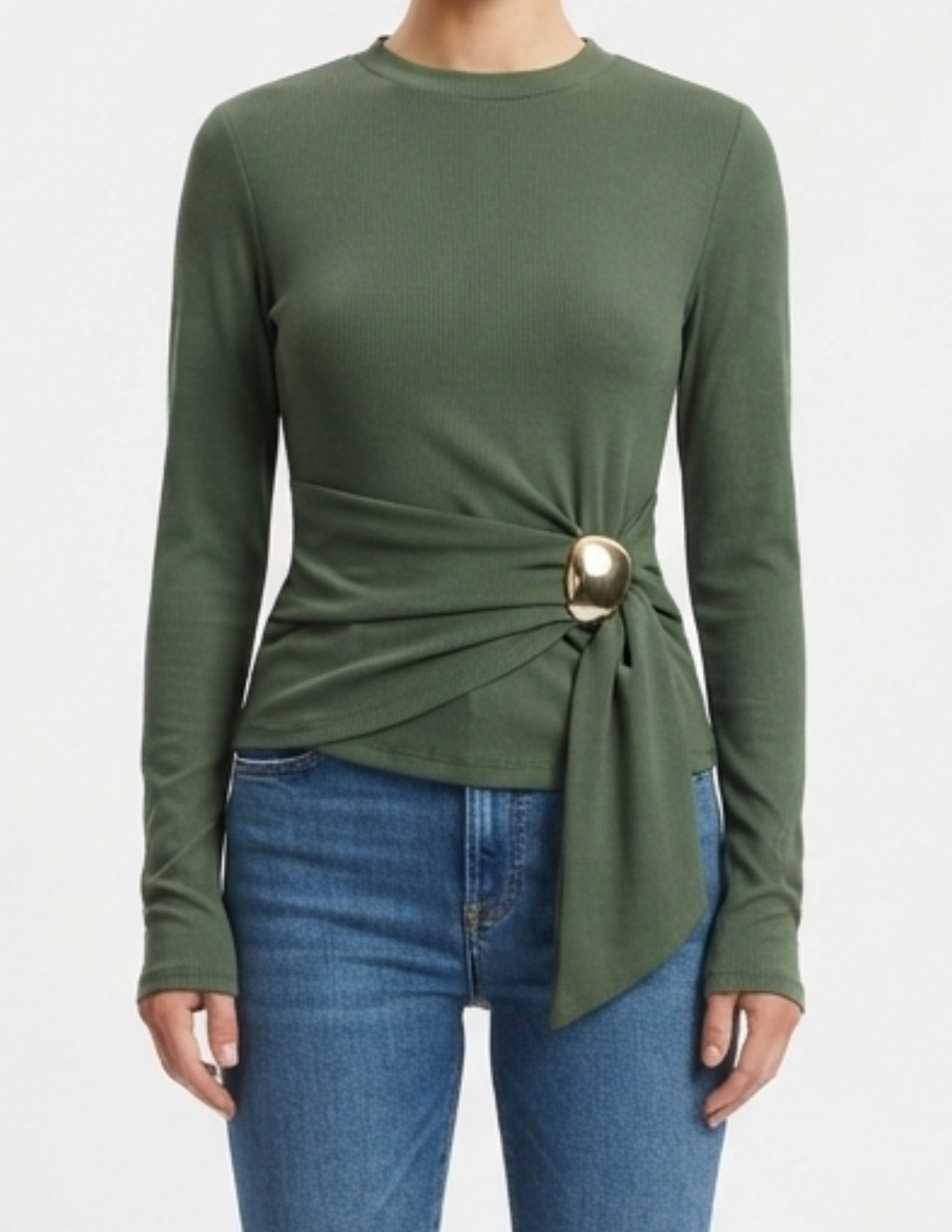 Blusa verde acanalada con detalle metálico con medio cinto