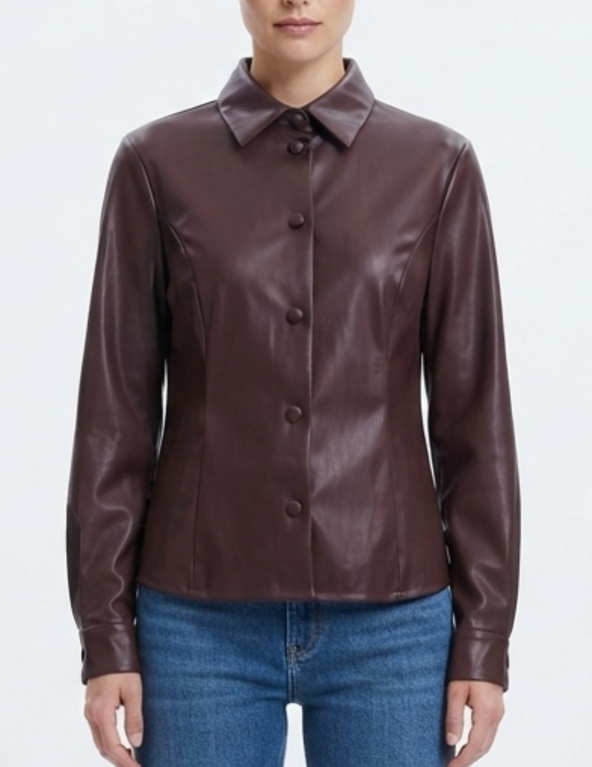 Blusa color vino abotonada de vinipiel