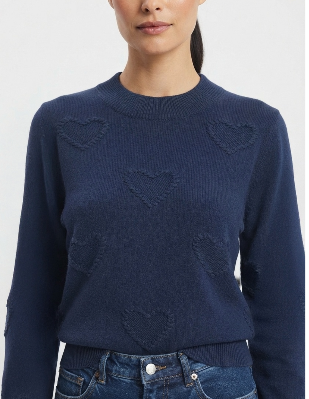 Suéter azul con detalles de corazón