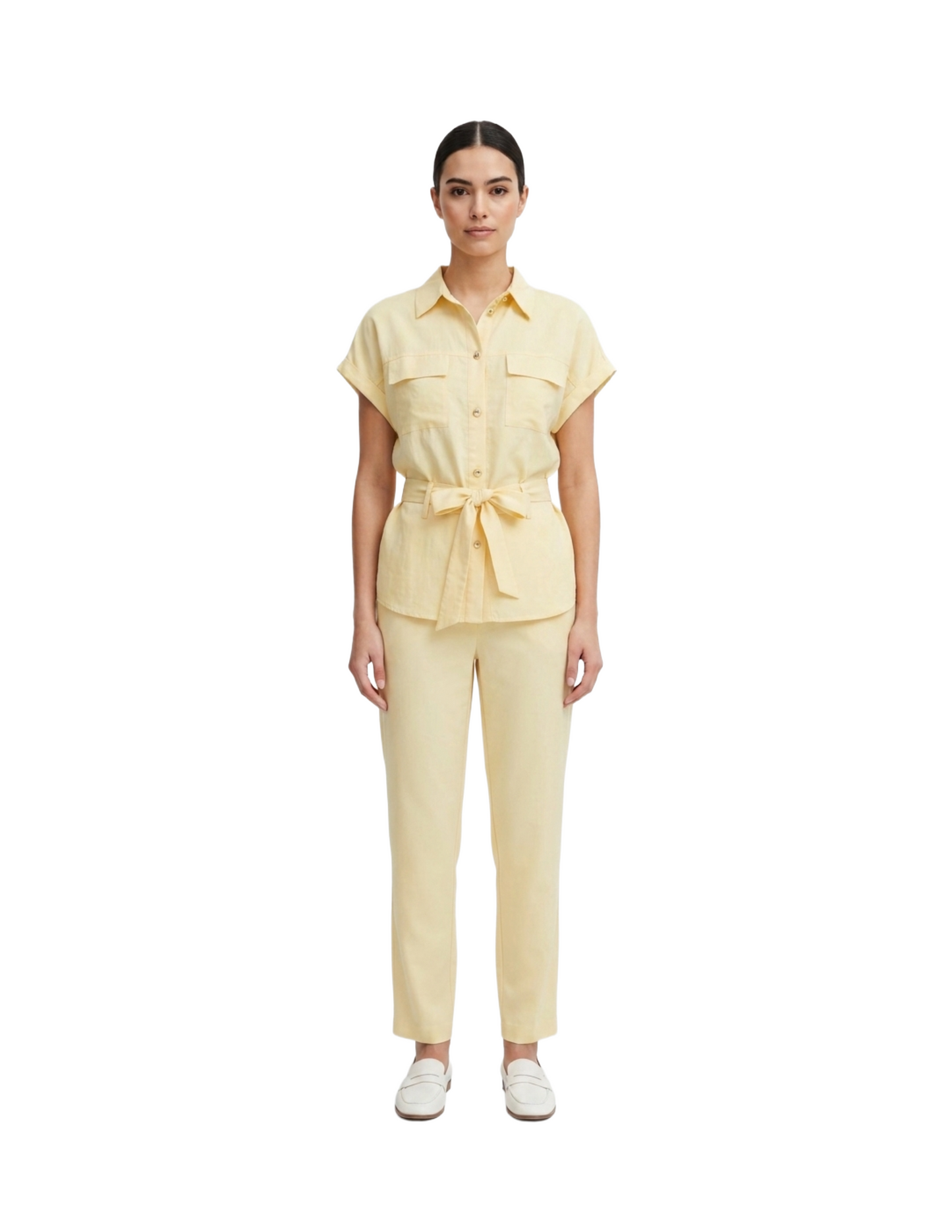 Conjunto amarillo de blusa con cinto y pantalón