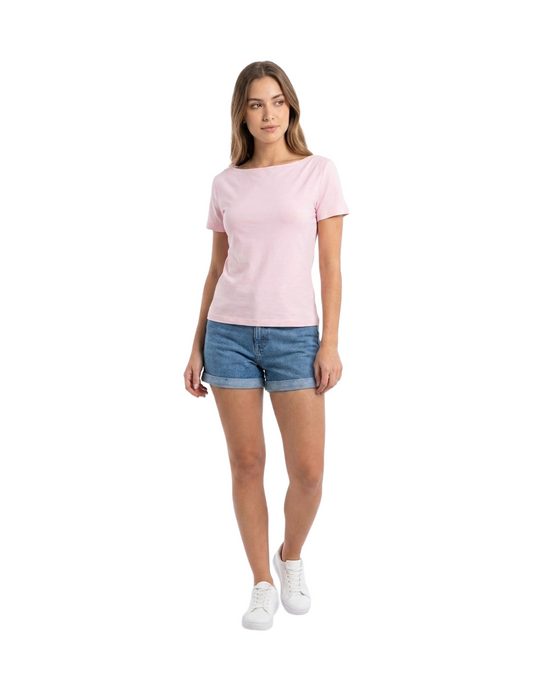 Blusa rosa cuello tipo ojal con prendedor
