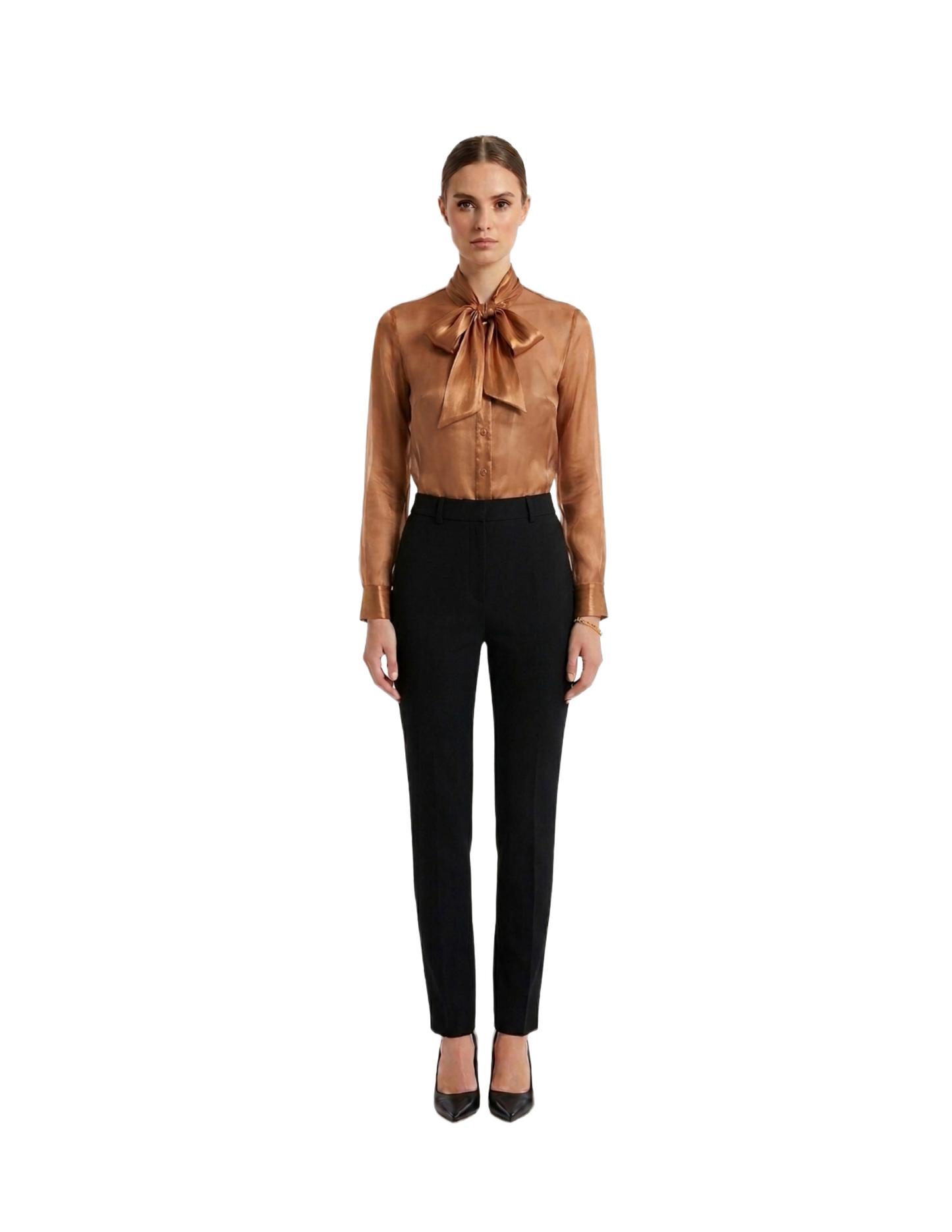 Blusa satinada cafe con amarre en cuello