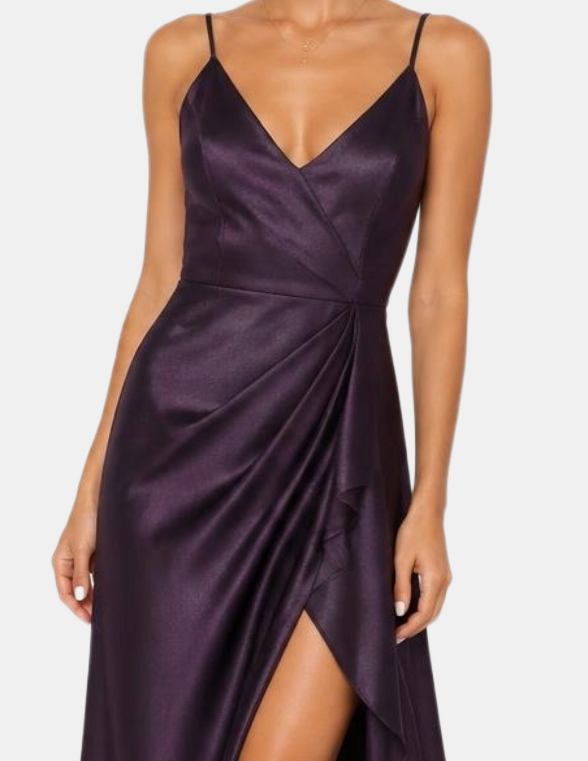 Vestido morado con escote en V de tirantes con abertura en pierna