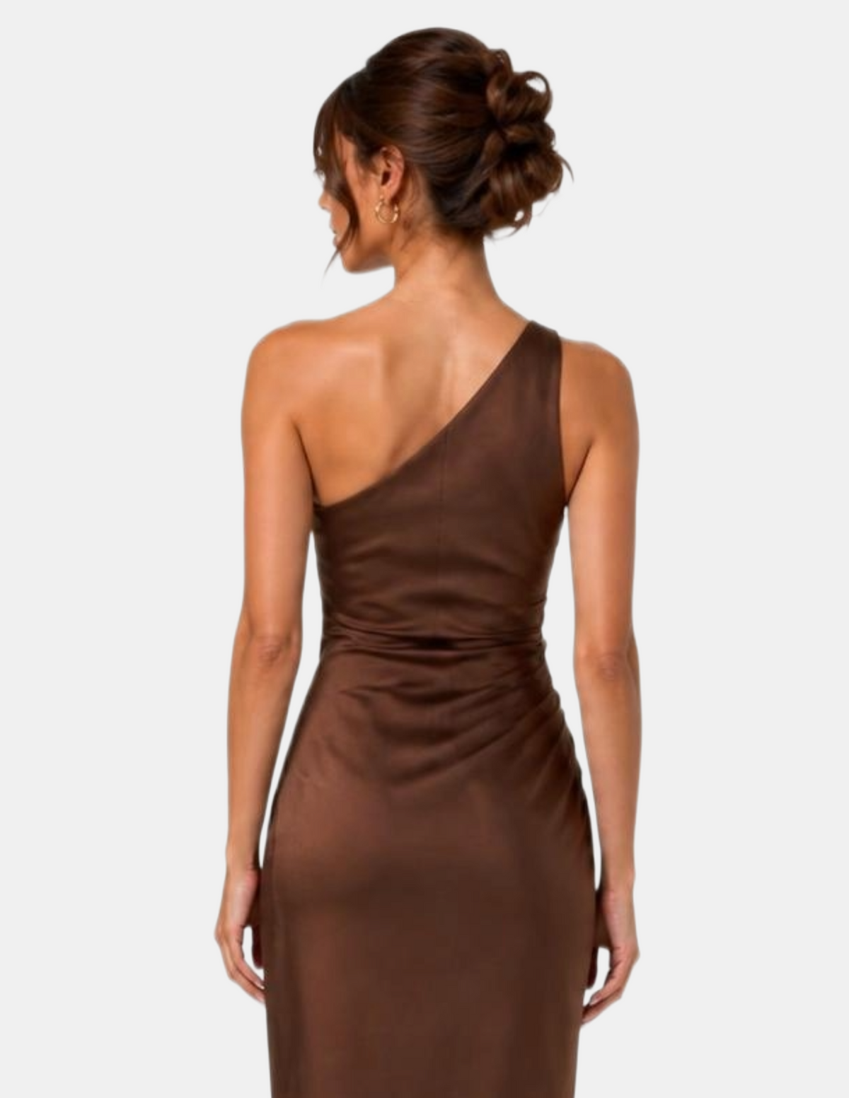 Vestido cafe satinado con plisado lateral