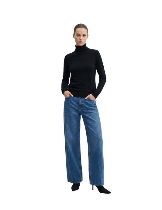 Blusa de cuello alto negra tipo sueter