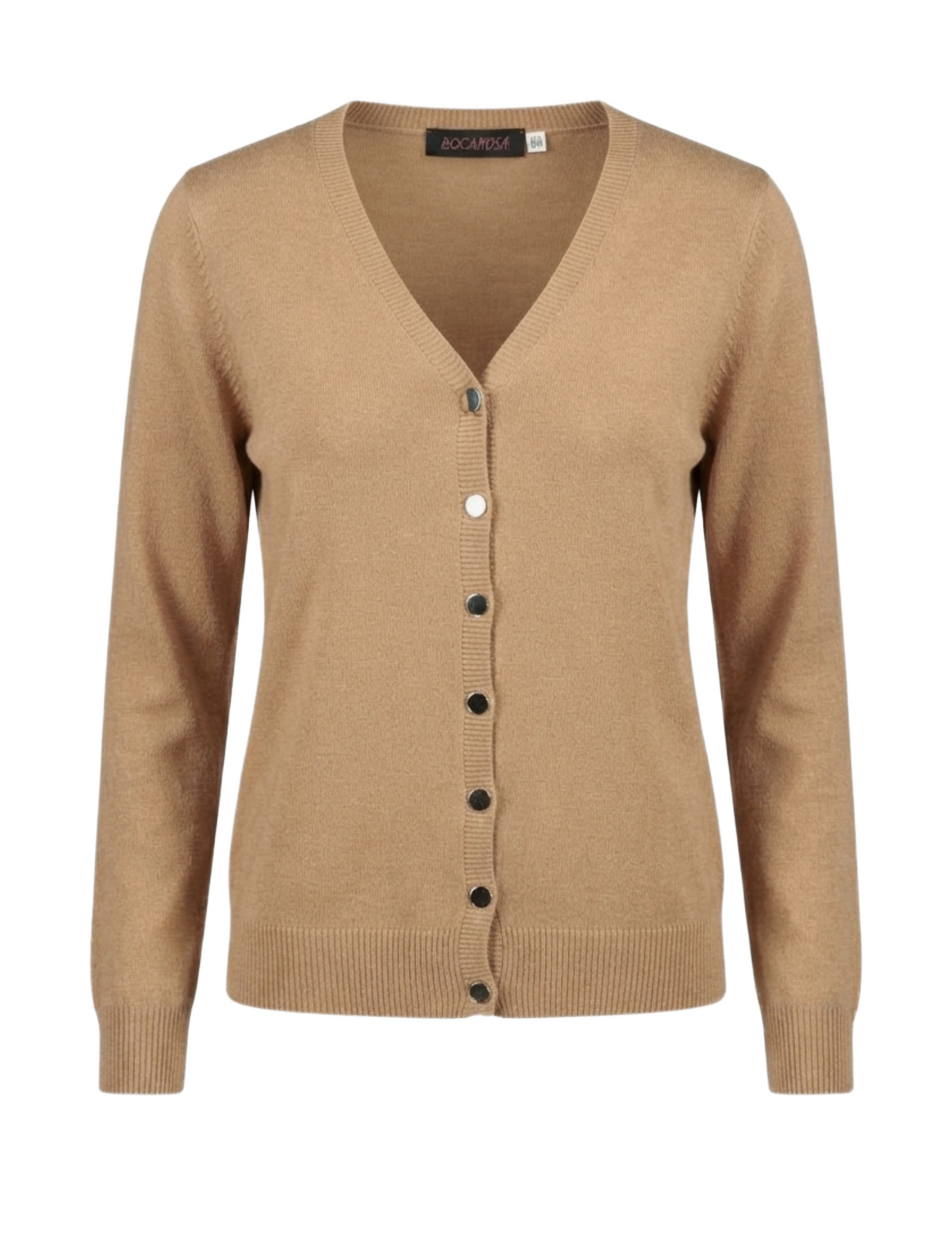 Suéter tipo cardigan en vertical fondo blanco