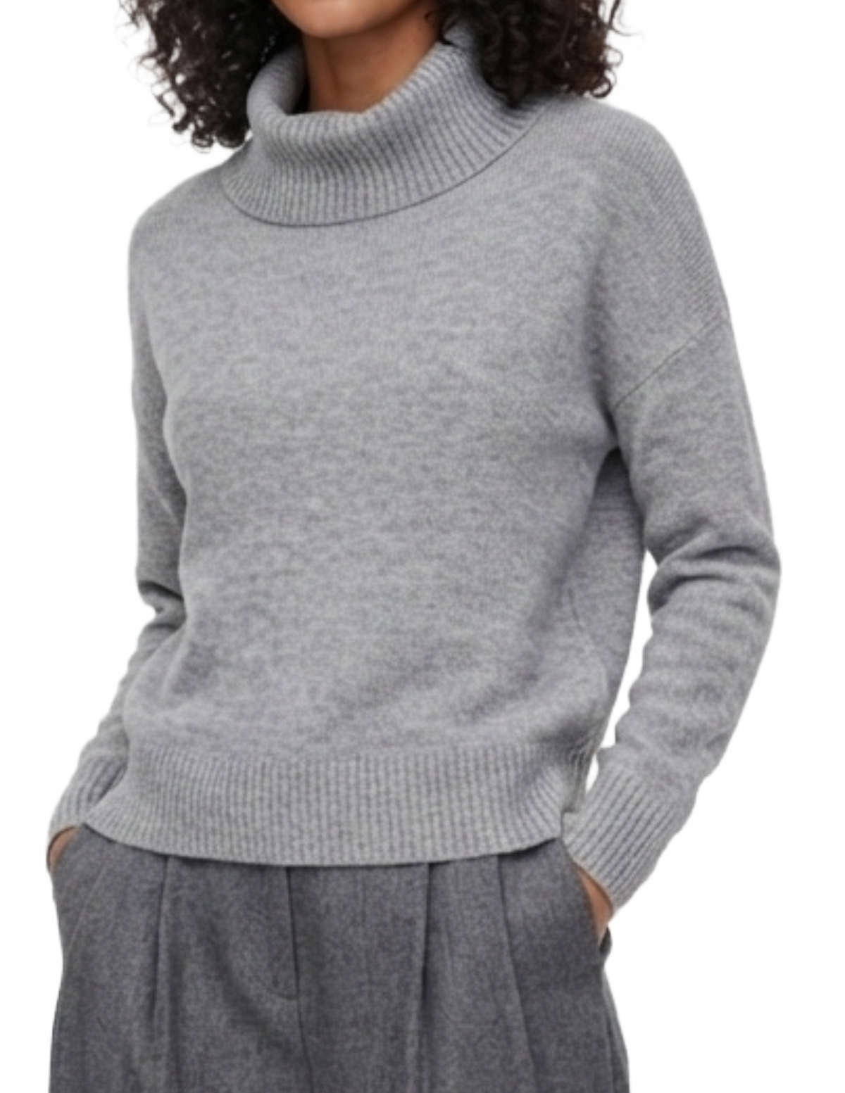 Suéter gris cuello alto manga larga semi oversize