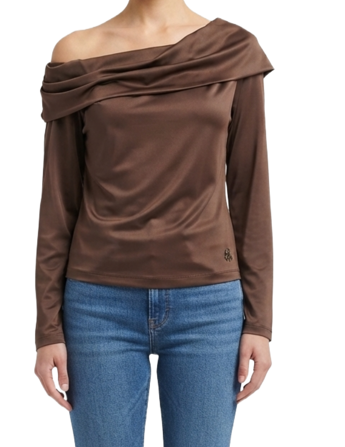 Blusa cafe con hombros descubiertos manga tres cuartos
