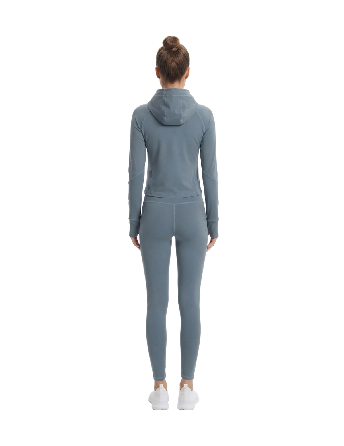 Conjunto azul deportivo con costuras decorativas