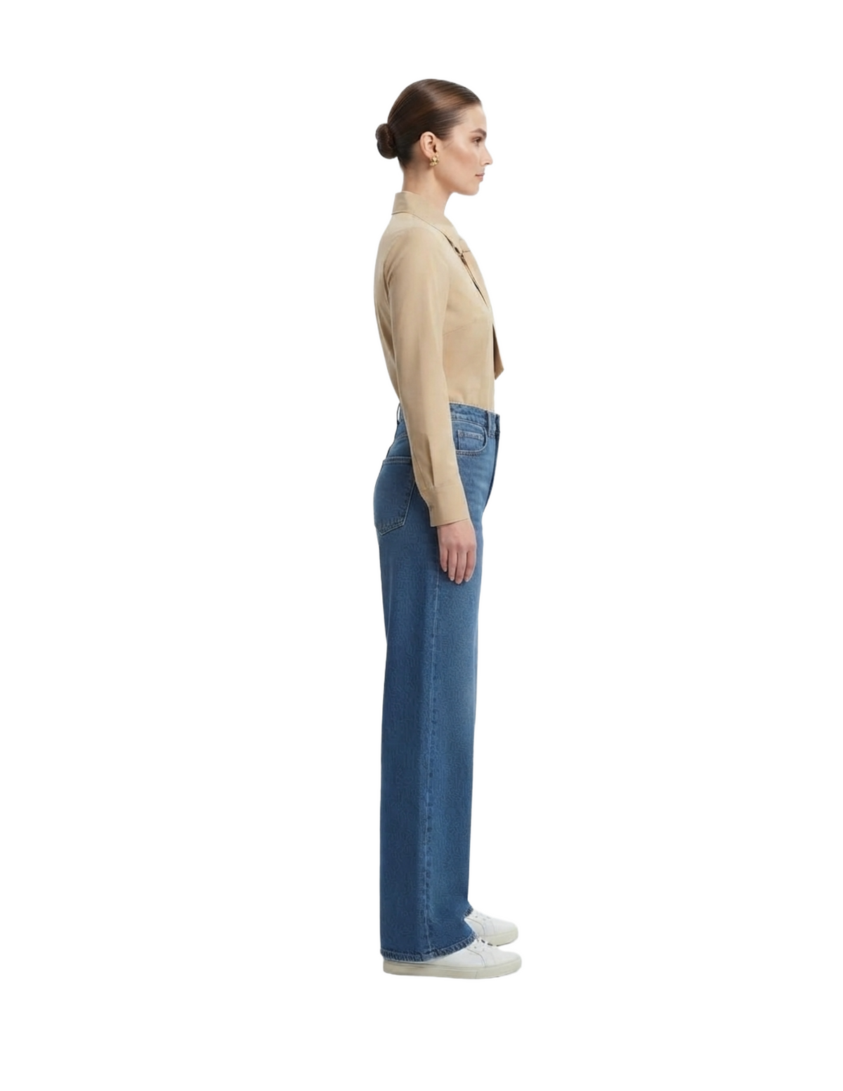 Blusa abotonada beige con corbata