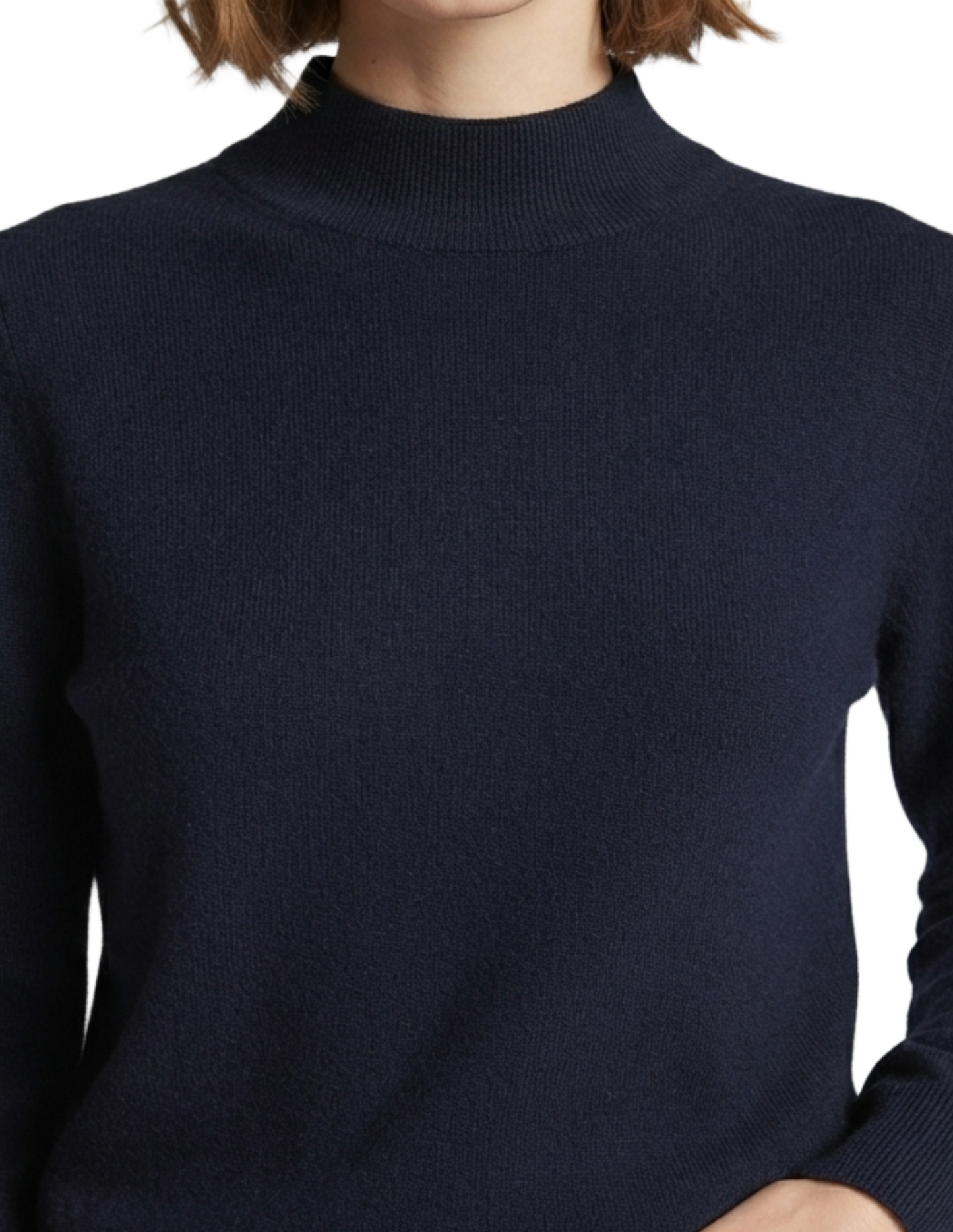 Suéter azul con cuello alto