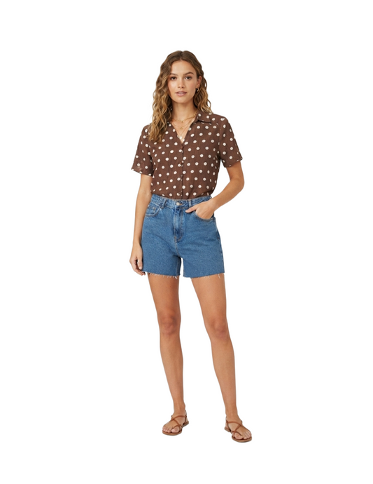 Blusa cafe con puntos abotonada