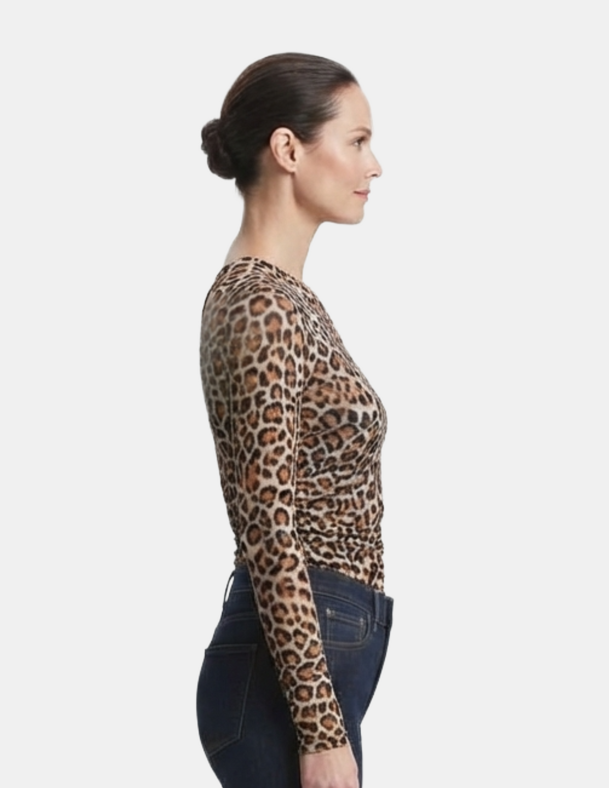 Blusa de animal print con abertura en hombro