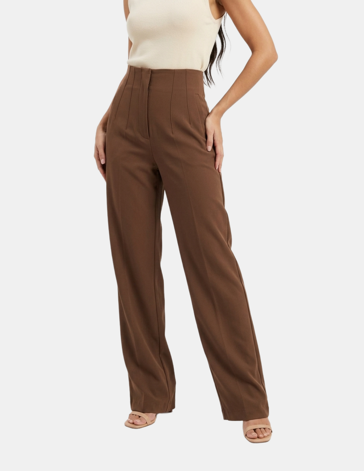 Pantalón cafe con pinzas e imitación bolsas