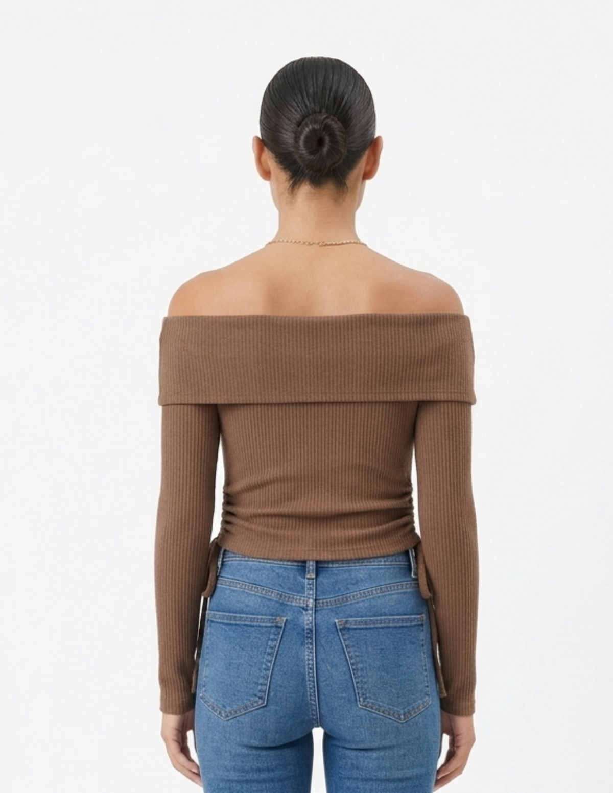 Blusa acanalada cafe con hombro descubierto