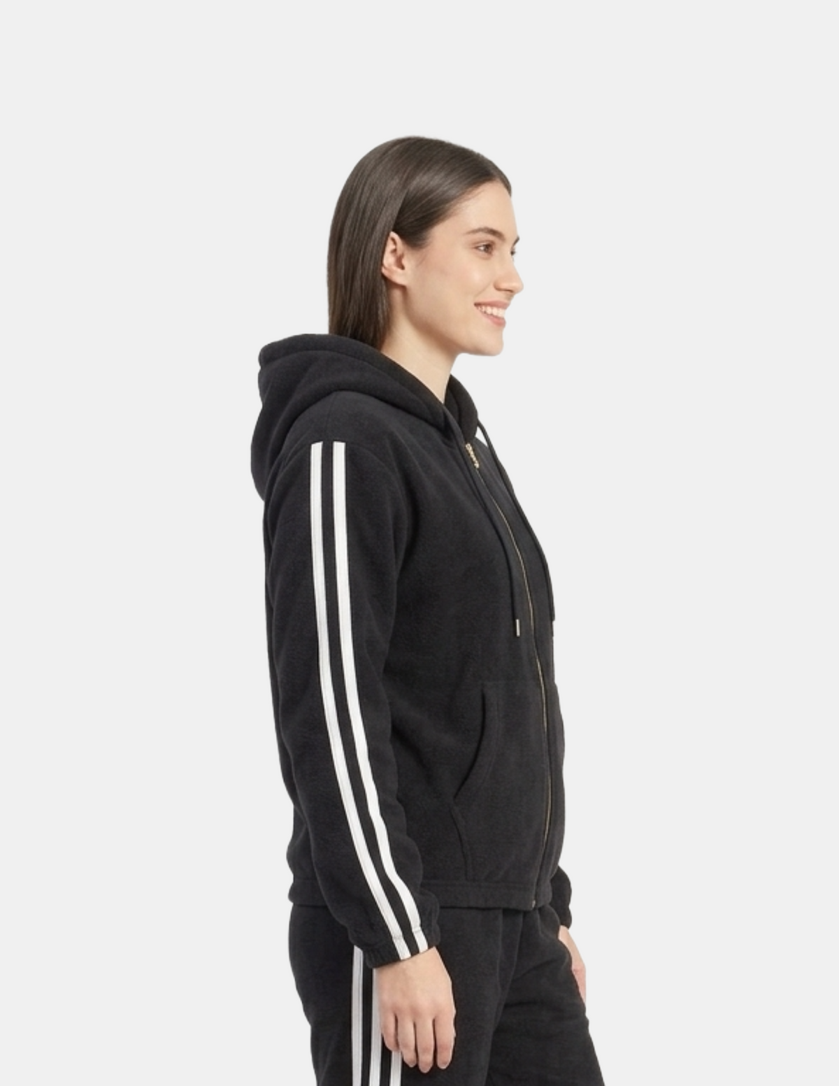 Conjunto negro deportivo con franjas