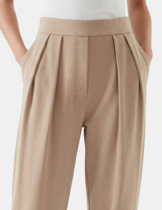 Pantalón beige con pinzas