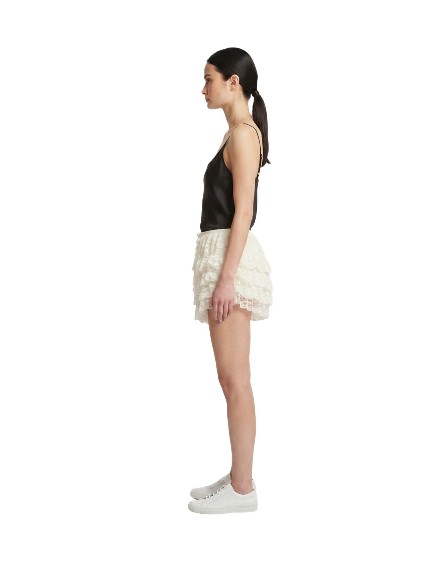 Short beige con encaje