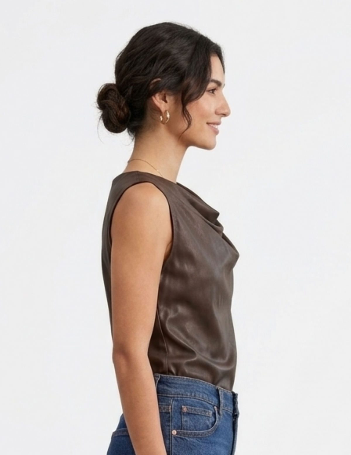 Blusa de vinipiel cafe con cuello holgado