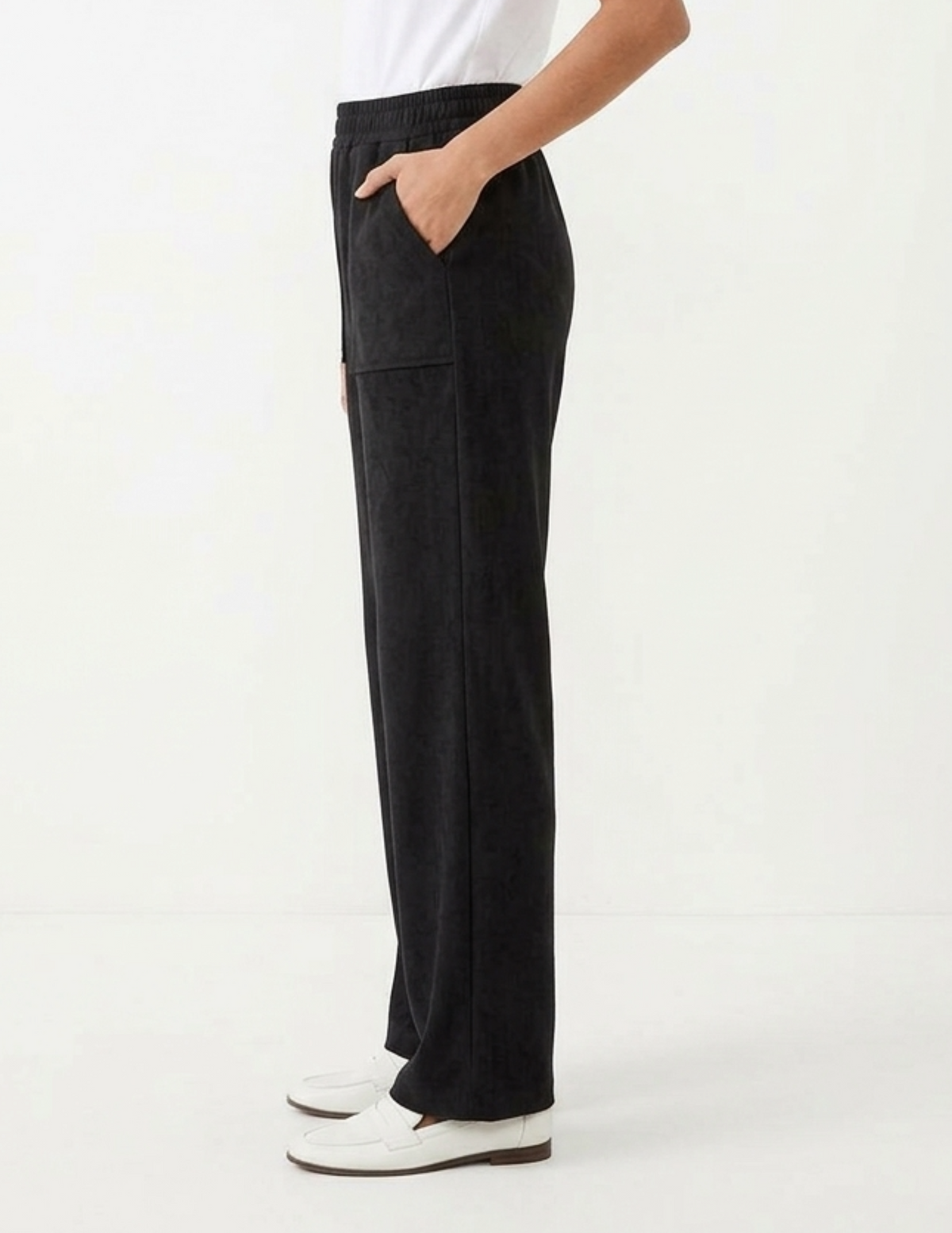 Pantalón negro acanalado de gamuza