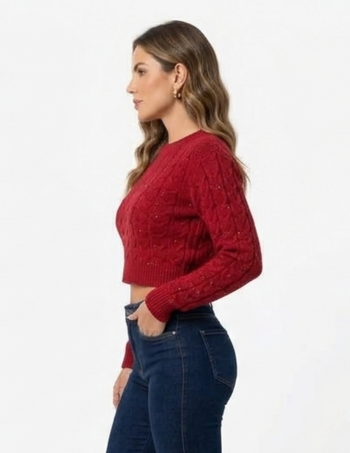 Suéter rojo con trenzas y detalle de brillos
