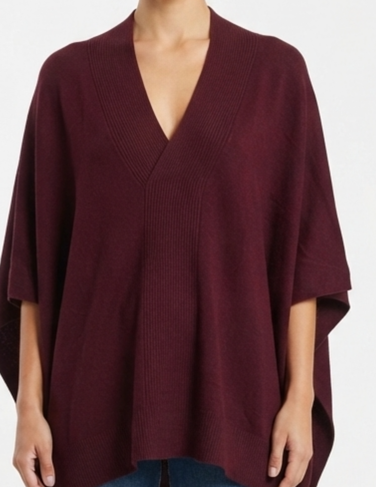 Capa guinda estilo poncho cuello en V