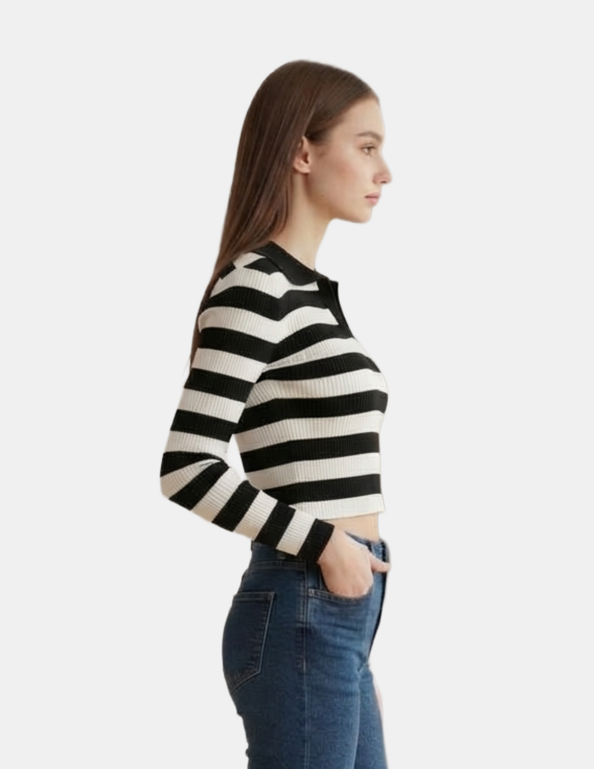 Suéter con rayas horizontales blancas y negras cuello estilo polo
