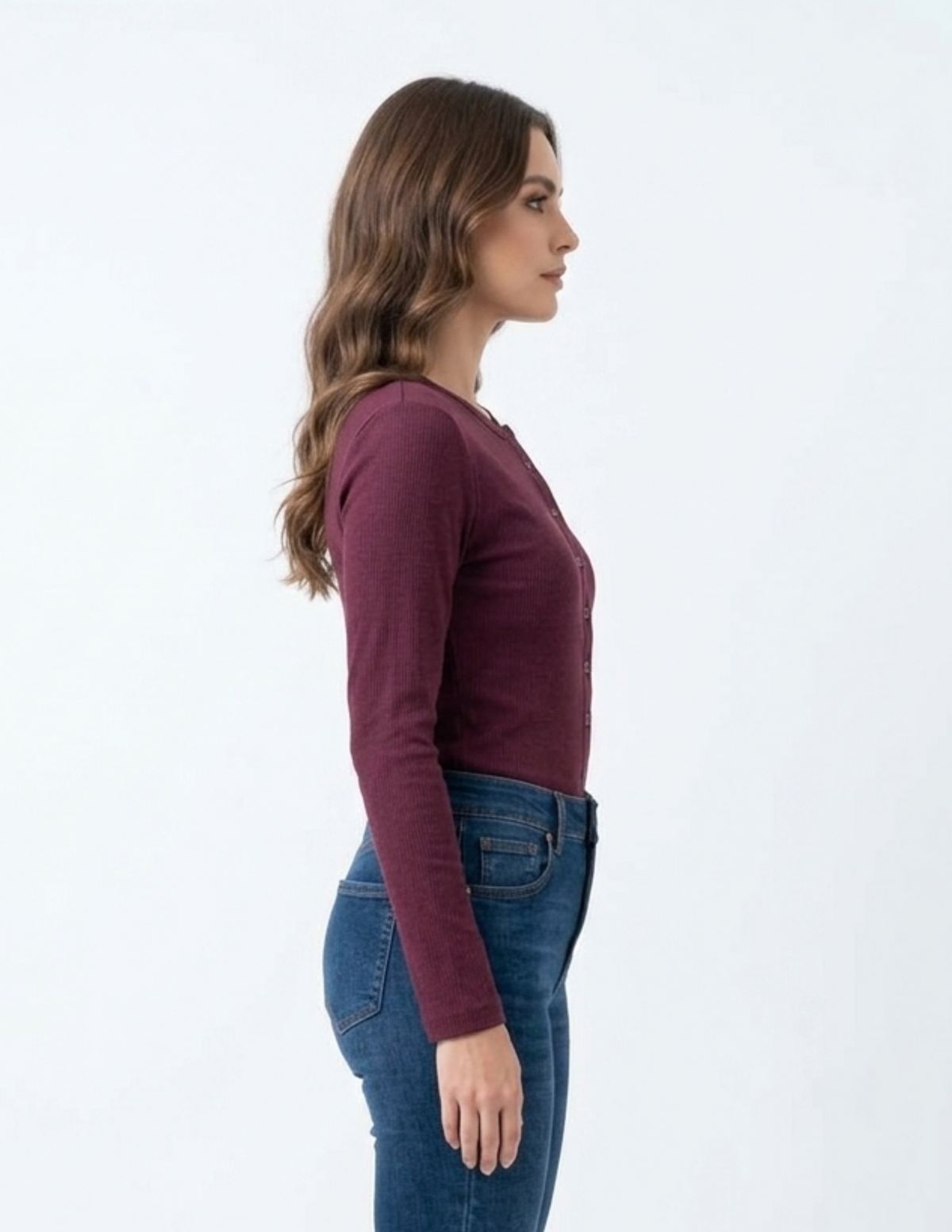 Blusa guinda acanalada abotonada