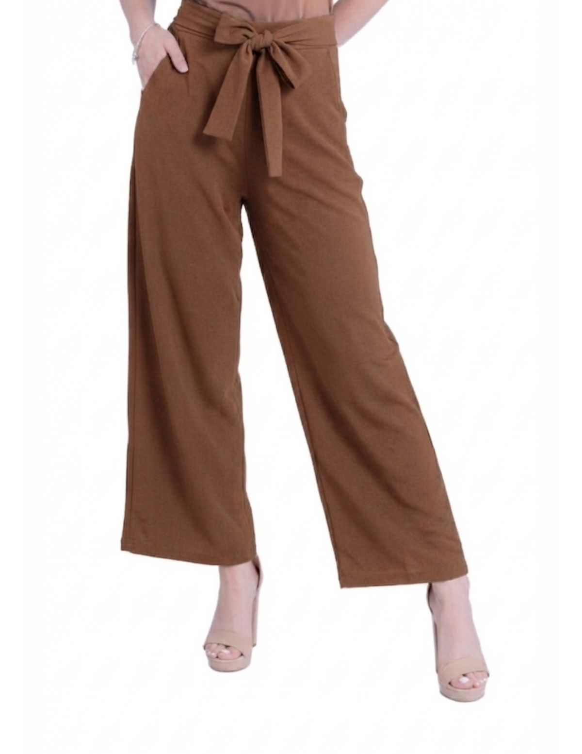 Pantalón con amarre en forma de cinturón
