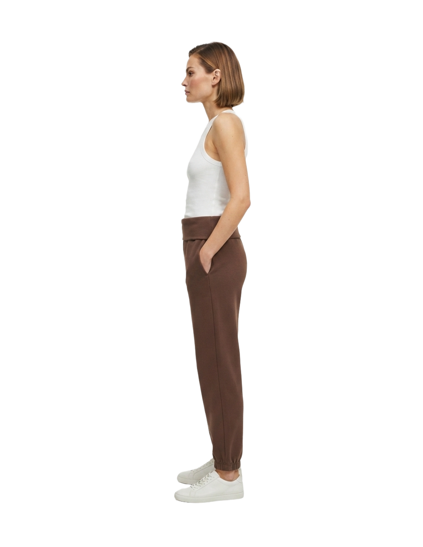 Pantalonera cafe con doblado en la cintura y elasticos en tobillos